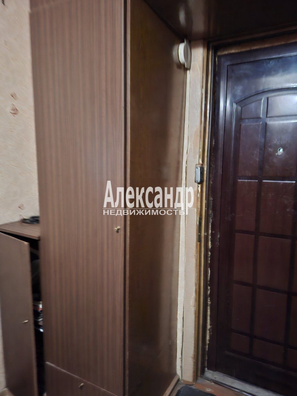 Комната в 2-комнатной квартире (48м2) в аренду по адресу Санкт-Петербург, проспект Энтузиастов, 18к1, подъезд 6— фото 9 из 15