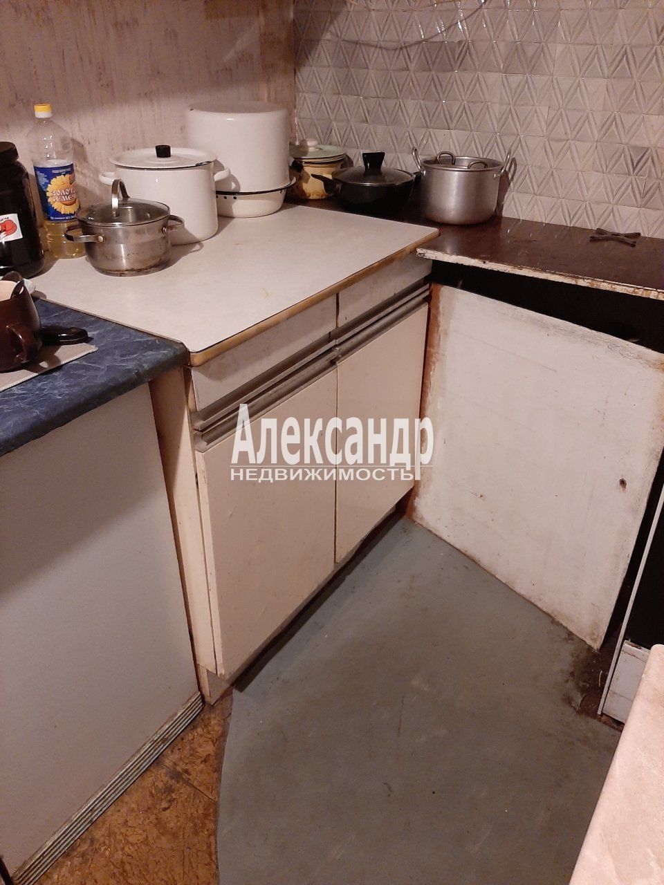 Комната в 3-комнатной квартире (62м2) в аренду по адресу Санкт-Петербург, улица Кржижановского, 17к2— фото 9 из 13