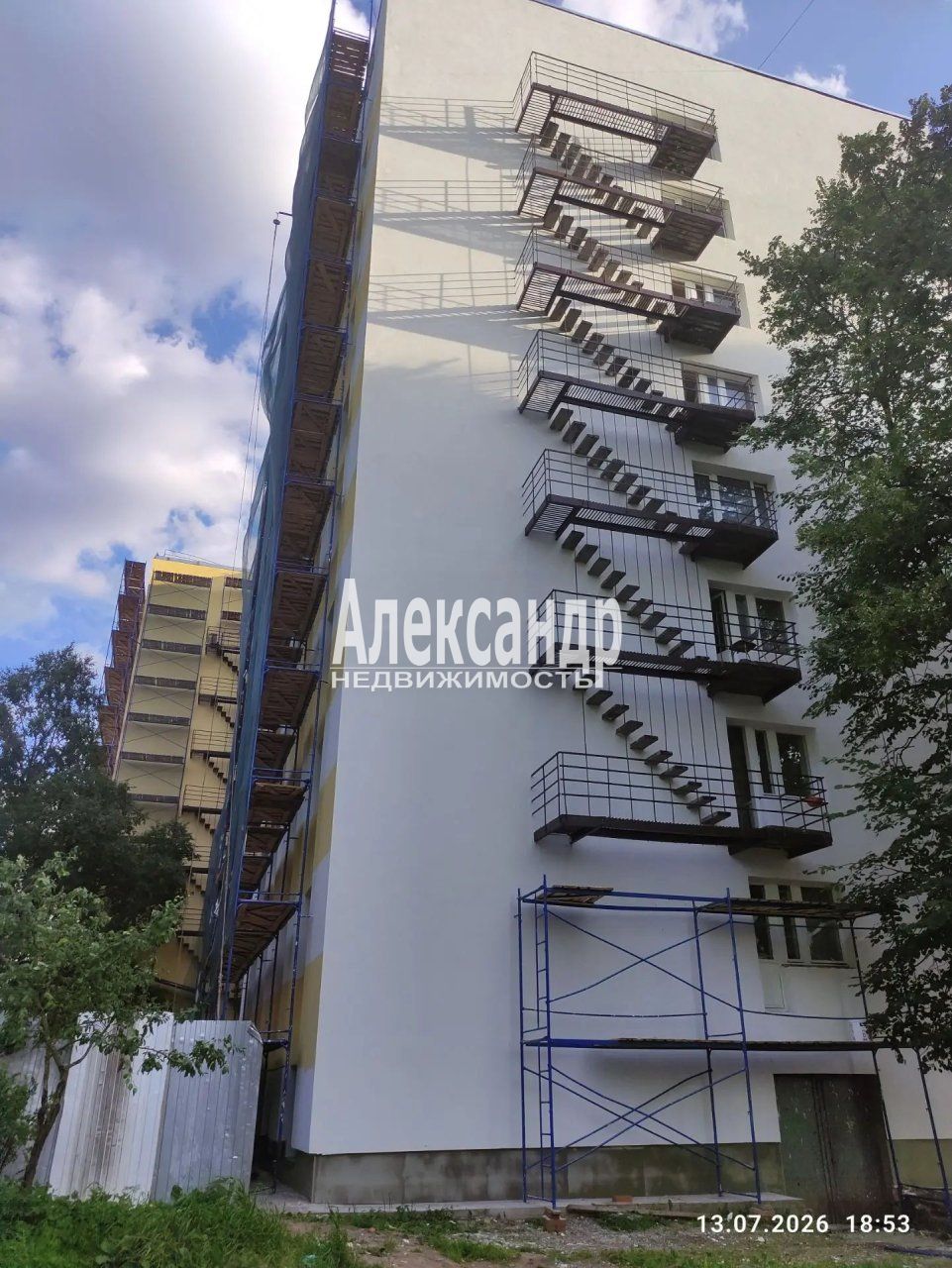 4-комнатная квартира (91м2) на продажу по адресу Ленинградская область, Тихвин, 5-й микрорайон, 41к1— фото 3 из 11