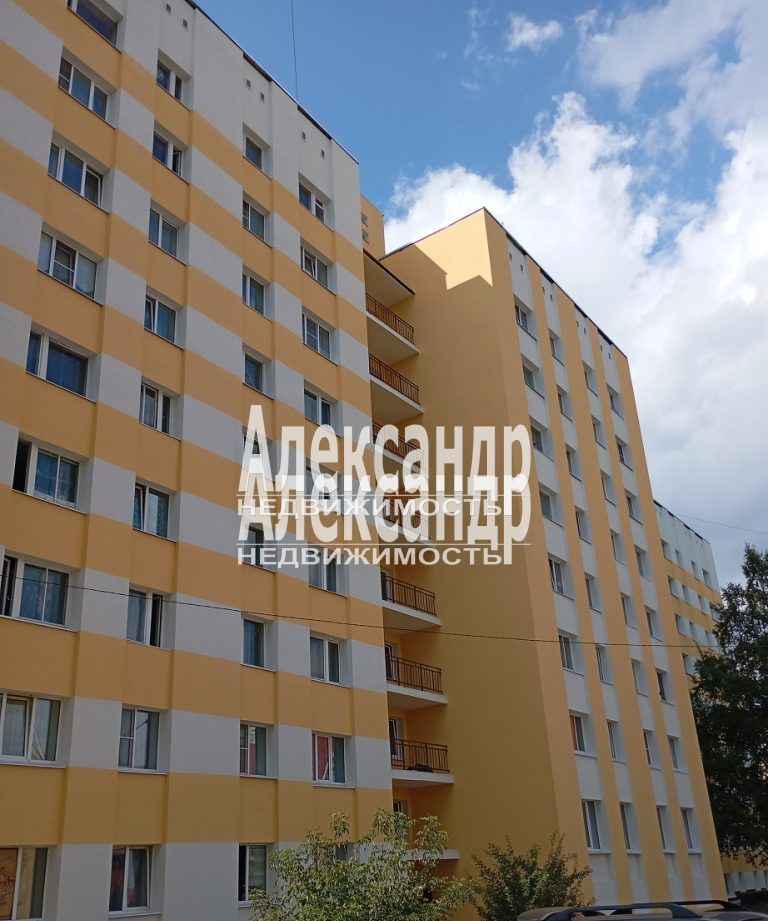 4-комнатная квартира (91м2) на продажу по адресу Ленинградская область, Тихвин, 5-й микрорайон, 41к1— фото 1 из 11