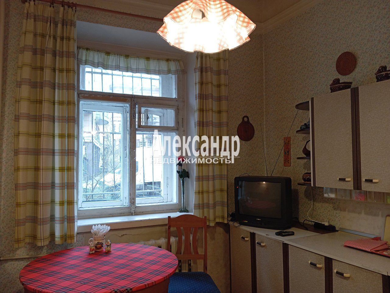 2-комнатная квартира (75м2) в аренду по адресу Санкт-Петербург, Каменноостровский проспект, 44Б— фото 1 из 15
