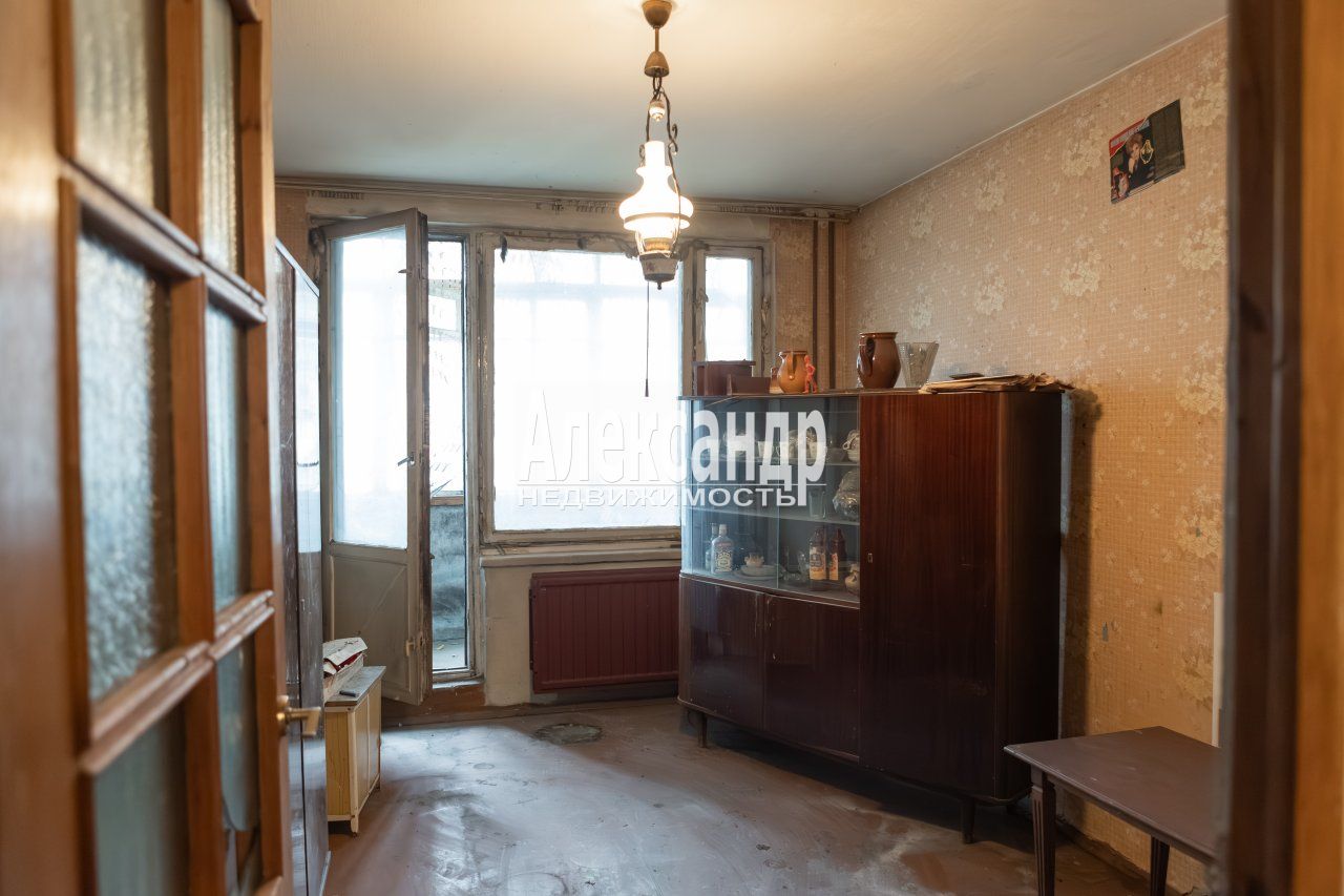 3-комнатная квартира (63м2) на продажу по адресу Санкт-Петербург, Байконурская улица, 7к1— фото 2 из 19