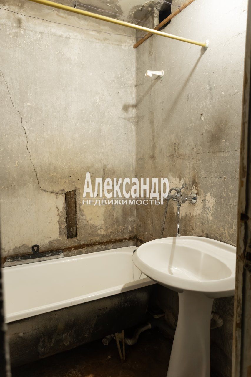 3-комнатная квартира (63м2) на продажу по адресу Санкт-Петербург, Байконурская улица, 7к1— фото 10 из 19