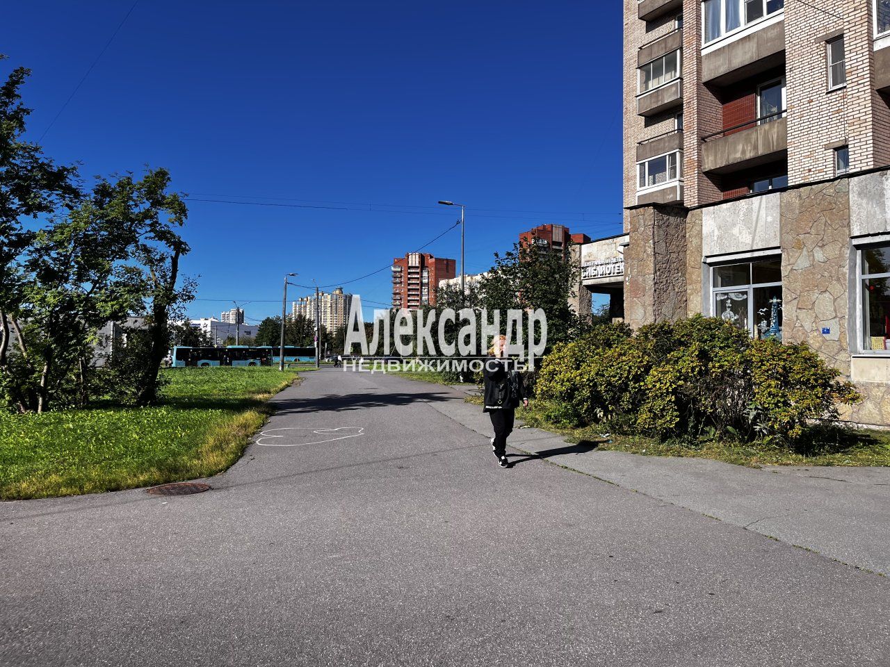 2-комнатная квартира (53м2) на продажу по адресу Санкт-Петербург, проспект Большевиков, 2— фото 46 из 48