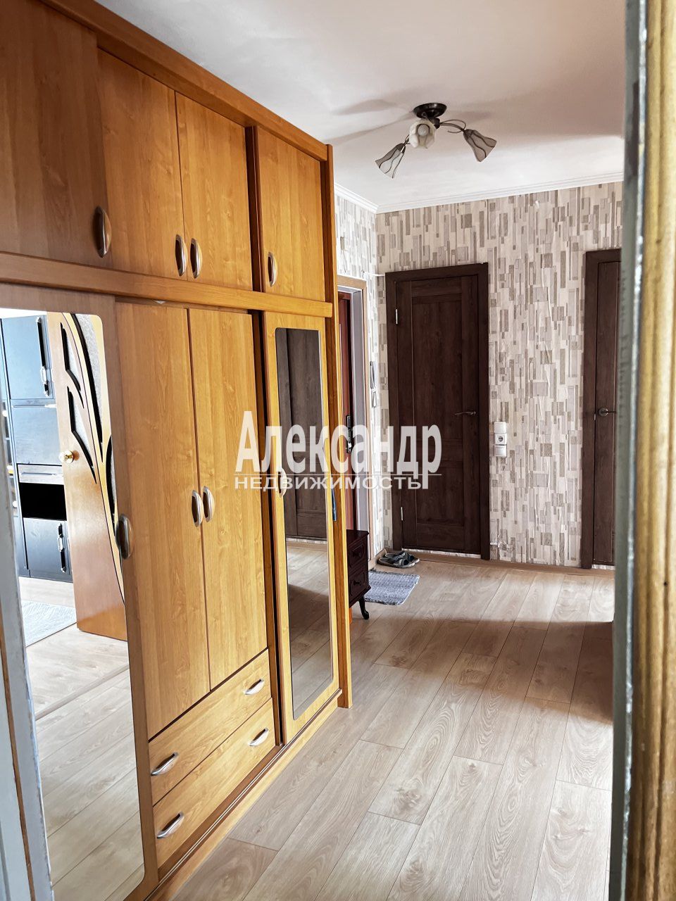 2-комнатная квартира (52м2) в аренду по адресу Санкт-Петербург, проспект Большевиков, 2Б— фото 6 из 46