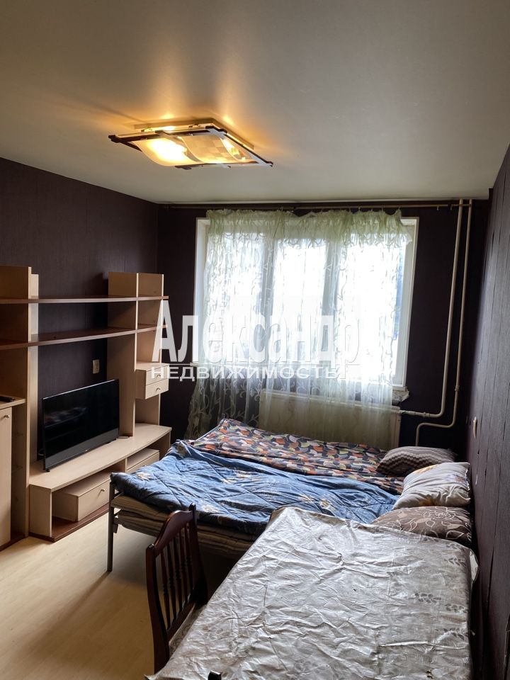 3-комнатная квартира (66м2) в аренду по адресу Санкт-Петербург, Купчинская улица, 15к2— фото 4 из 11