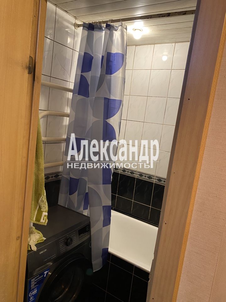 3-комнатная квартира (66м2) в аренду по адресу Санкт-Петербург, Купчинская улица, 15к2— фото 10 из 11