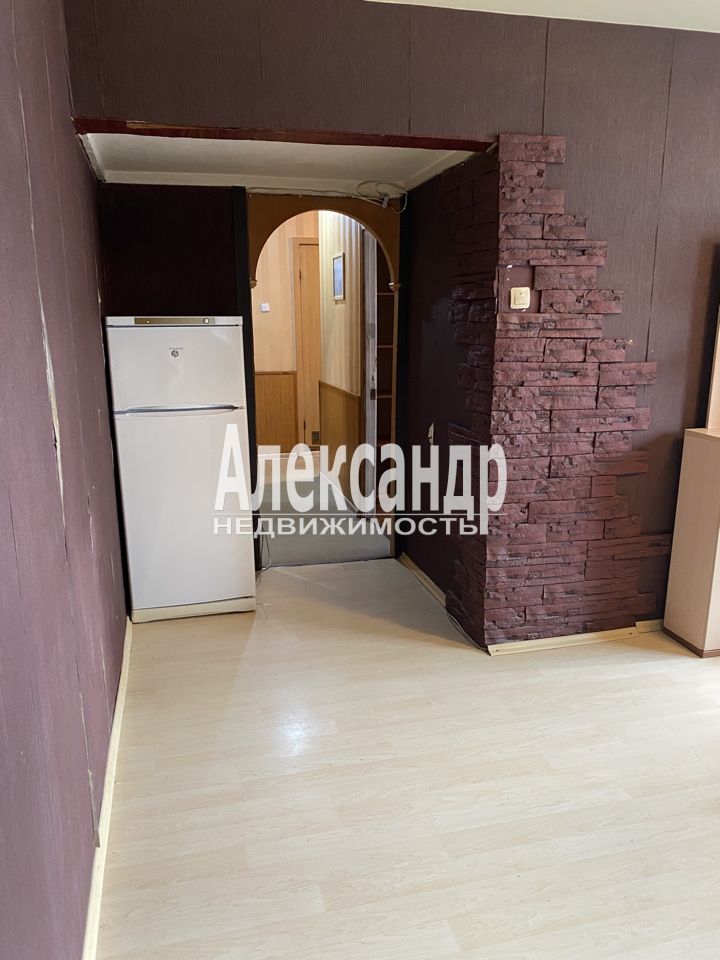 3-комнатная квартира (66м2) в аренду по адресу Санкт-Петербург, Купчинская улица, 15к2— фото 3 из 11