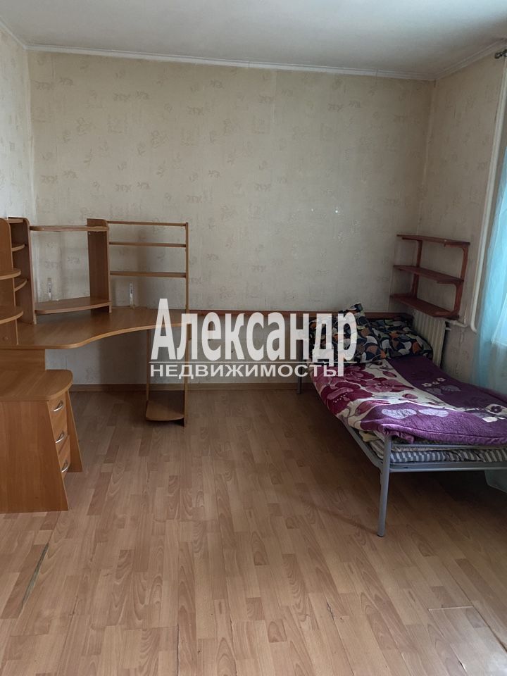 3-комнатная квартира (66м2) в аренду по адресу Санкт-Петербург, Купчинская улица, 15к2— фото 5 из 11