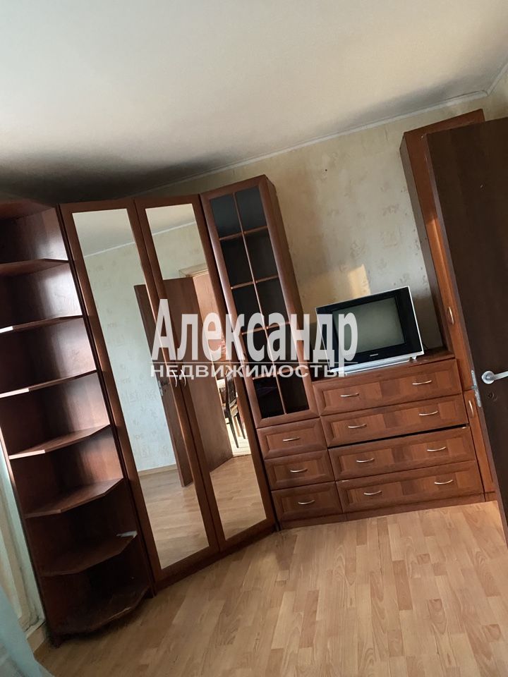 3-комнатная квартира (66м2) в аренду по адресу Санкт-Петербург, Купчинская улица, 15к2— фото 6 из 11
