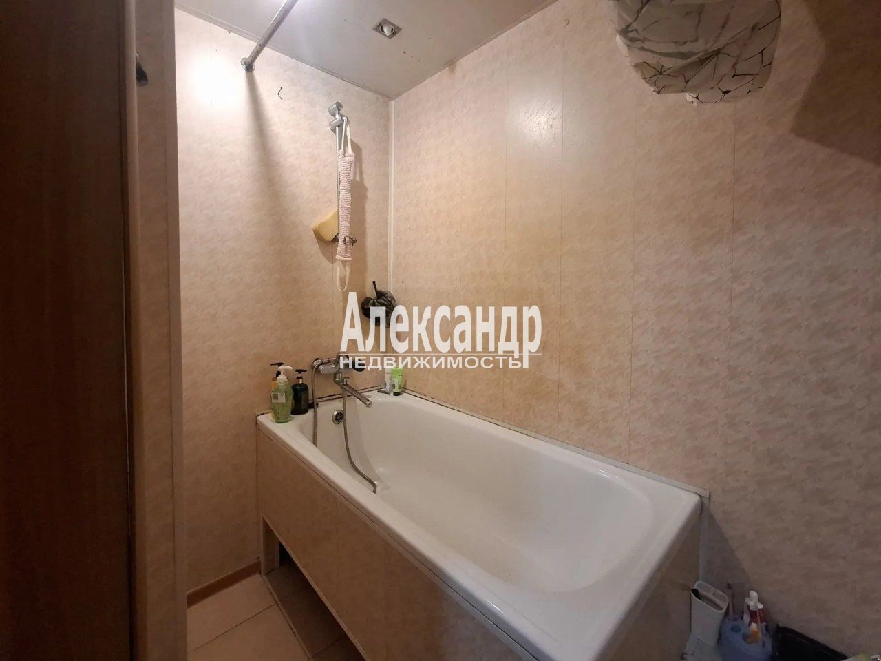 4-комнатная квартира (101м2) на продажу по адресу Санкт-Петербург, Купчинская улица, 4к4— фото 25 из 26