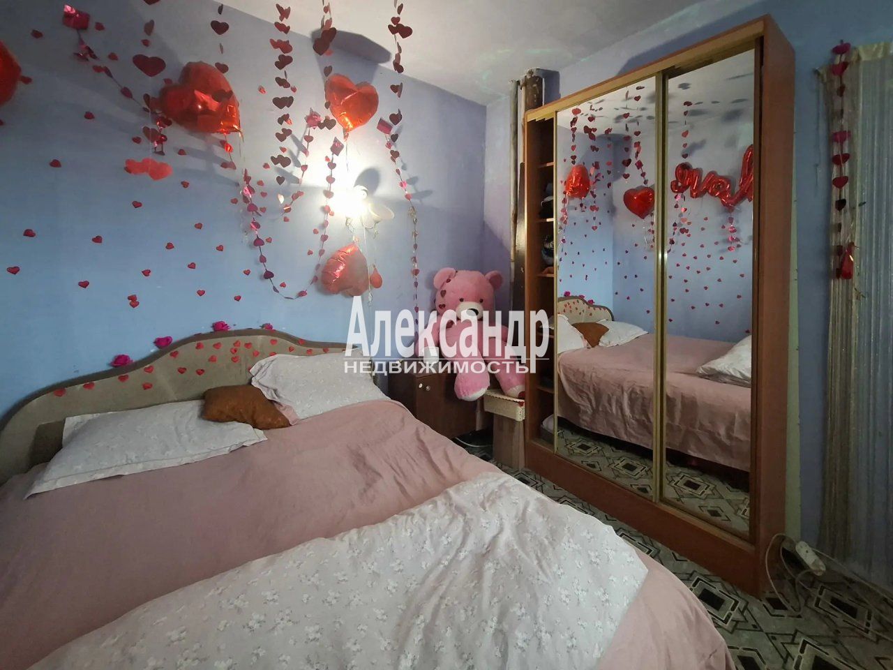 4-комнатная квартира (101м2) на продажу по адресу Санкт-Петербург, Купчинская улица, 4к4— фото 1 из 26