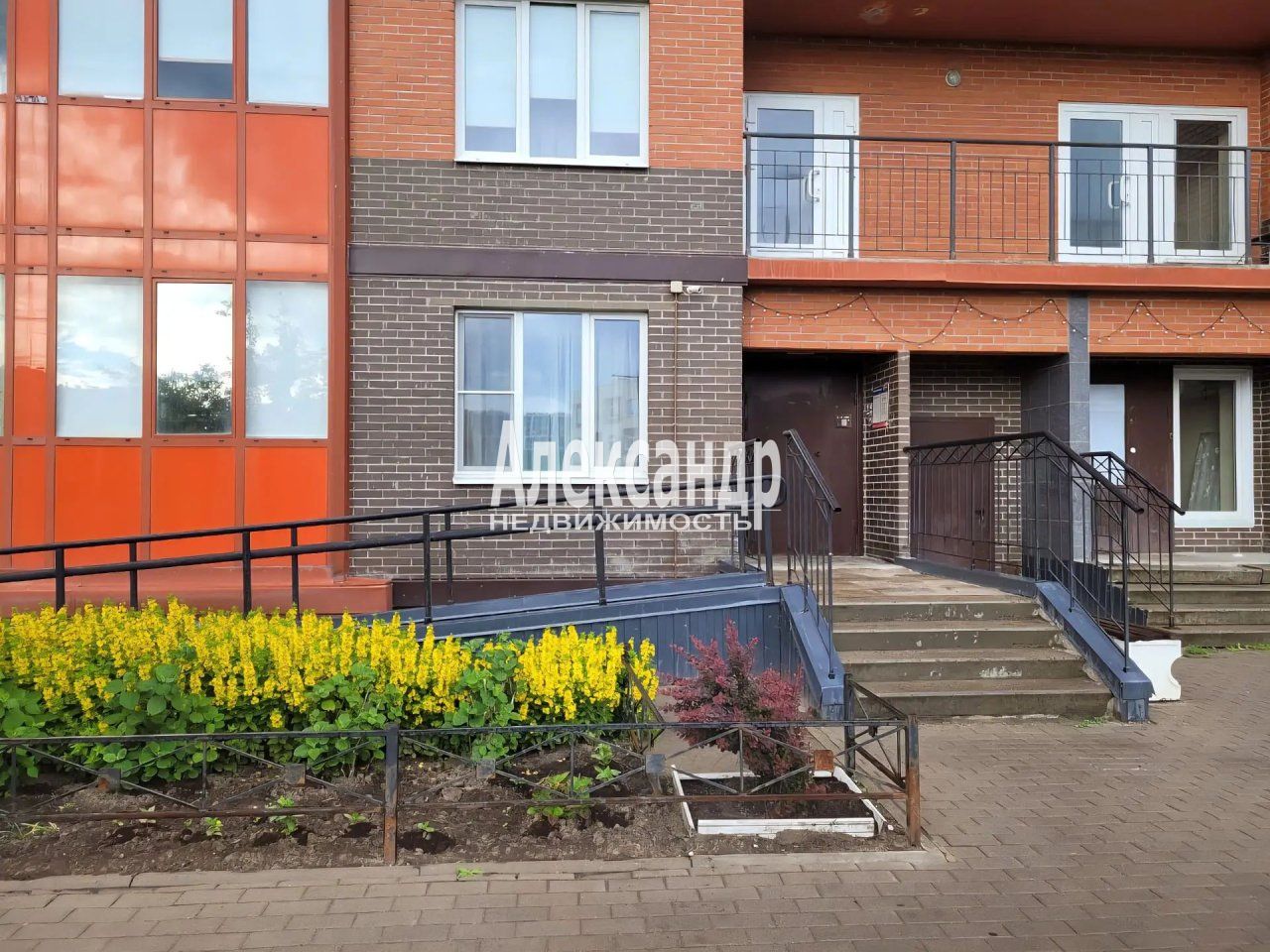 3-комнатная квартира (106м2) на продажу по адресу Ленинградская область, Всеволожский район, Мурино, улица Шоссе в Лаврики, 87— фото 9 из 12