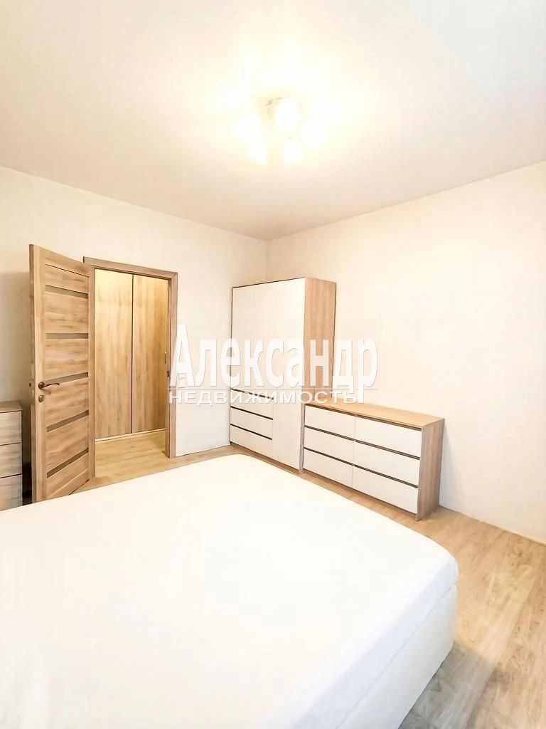 3-комнатная квартира (76м2) на продажу по адресу Санкт-Петербург, проспект Королёва, 69— фото 5 из 11