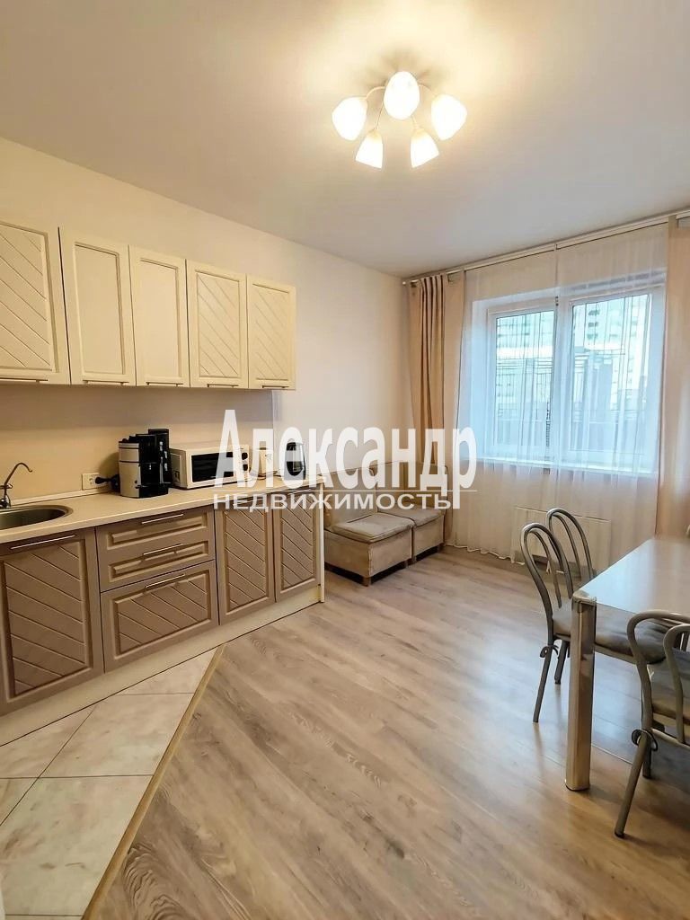 3-комнатная квартира (76м2) на продажу по адресу Санкт-Петербург, проспект Королёва, 69— фото 8 из 11
