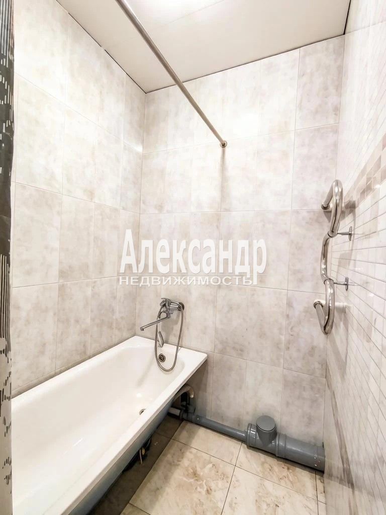 3-комнатная квартира (76м2) на продажу по адресу Санкт-Петербург, проспект Королёва, 69— фото 10 из 11