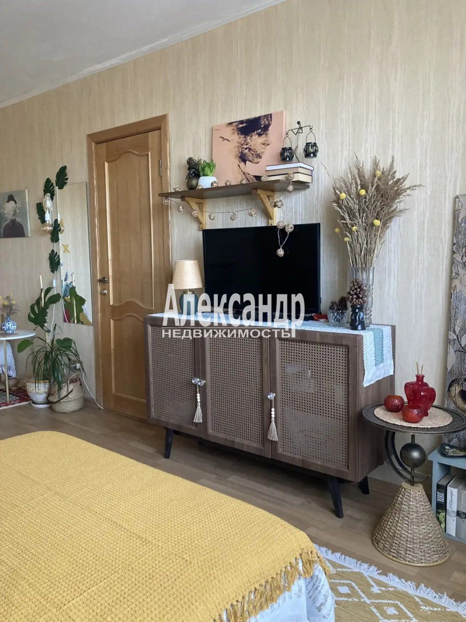 2-комнатная квартира (45м2) в аренду по адресу Санкт-Петербург, Искровский проспект, 20— фото 1 из 10