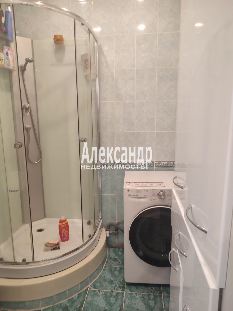 1-комнатная квартира (42м2) на продажу по адресу Санкт-Петербург, проспект Наставников, 19— фото 2 из 15