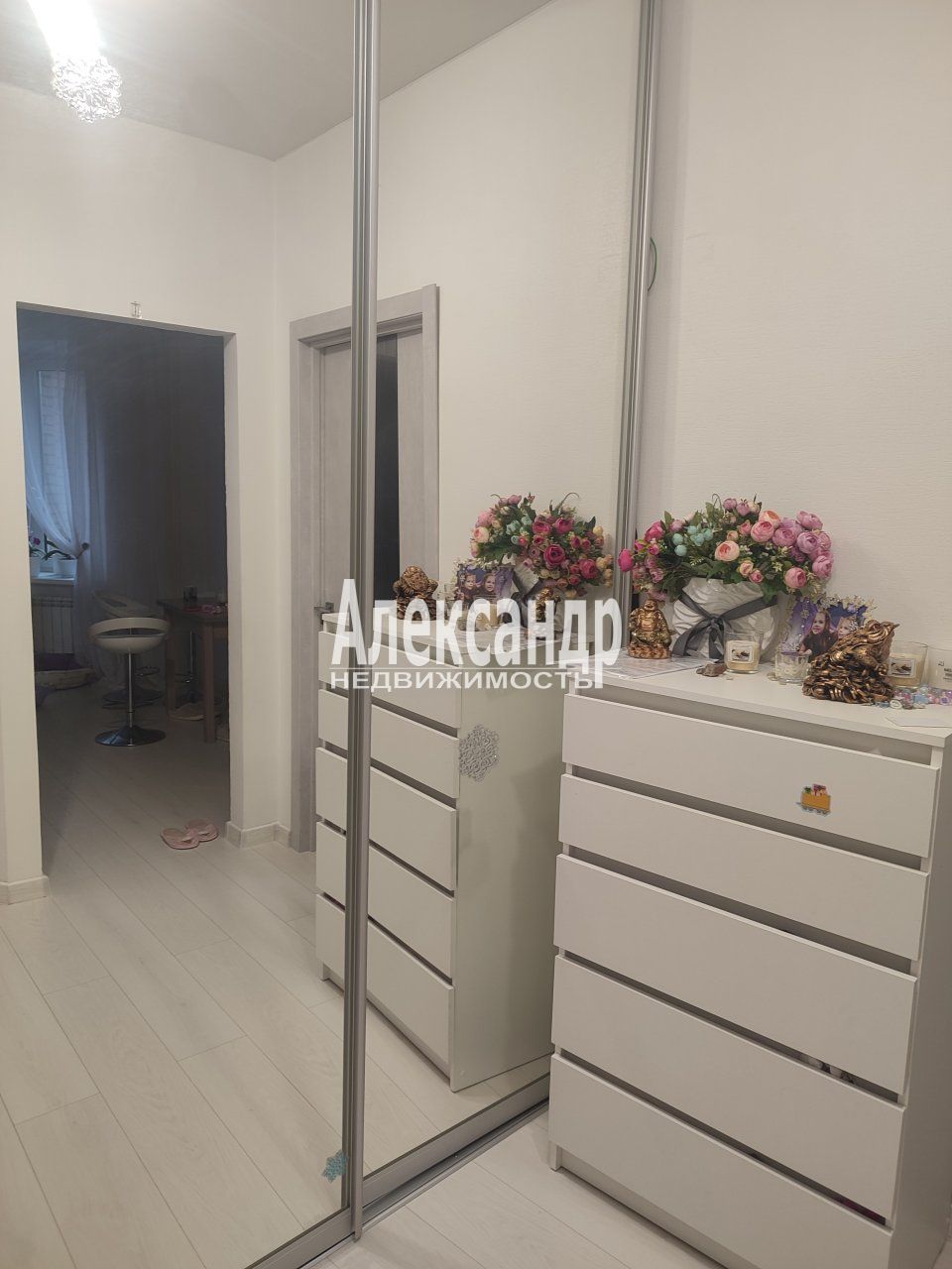1-комнатная квартира (42м2) на продажу по адресу Санкт-Петербург, проспект Наставников, 19— фото 5 из 15