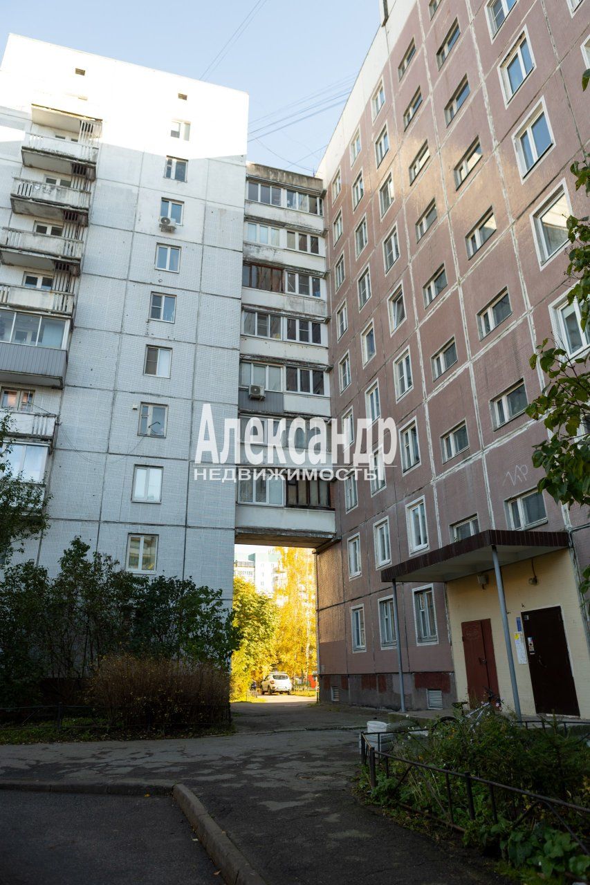 1-комнатная квартира (46м2) на продажу по адресу Санкт-Петербург, проспект Авиаконструкторов, 20к3, подъезд 4— фото 18 из 22