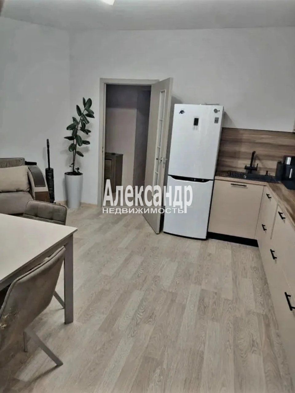 2-комнатная квартира (70м2) на продажу по адресу Ленинградская область, Всеволожский район, Мурино, улица Шоссе в Лаврики, 78к1— фото 4 из 21