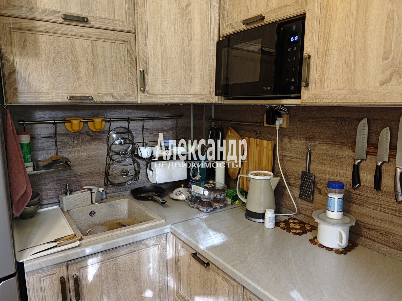 2-комнатная квартира (45м2) на продажу по адресу Санкт-Петербург, Ломоносов, Александровская улица, 5— фото 5 из 12