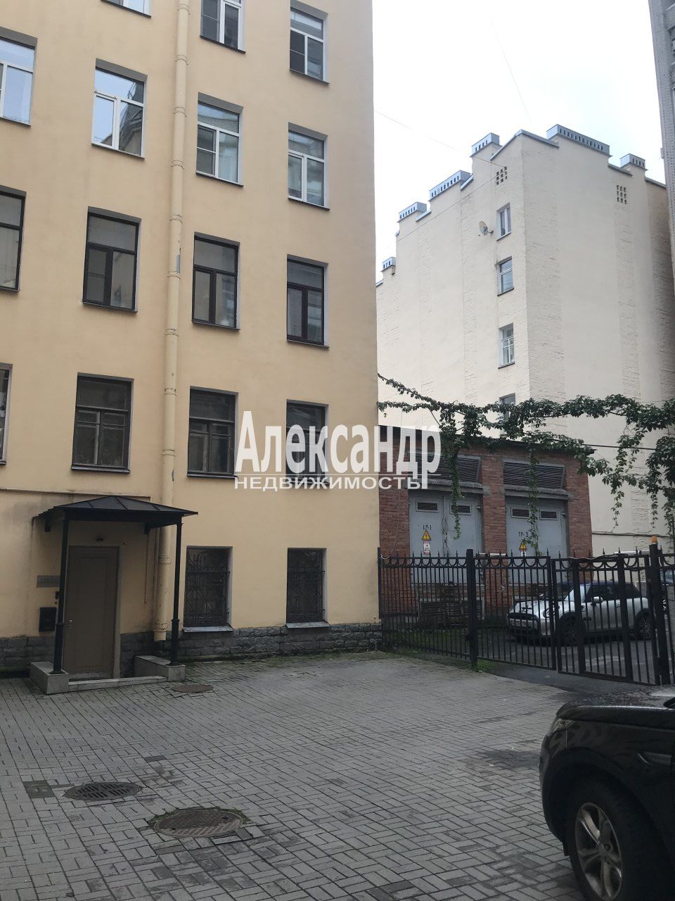 Комната в 4-комнатной квартире площадью 100 м2