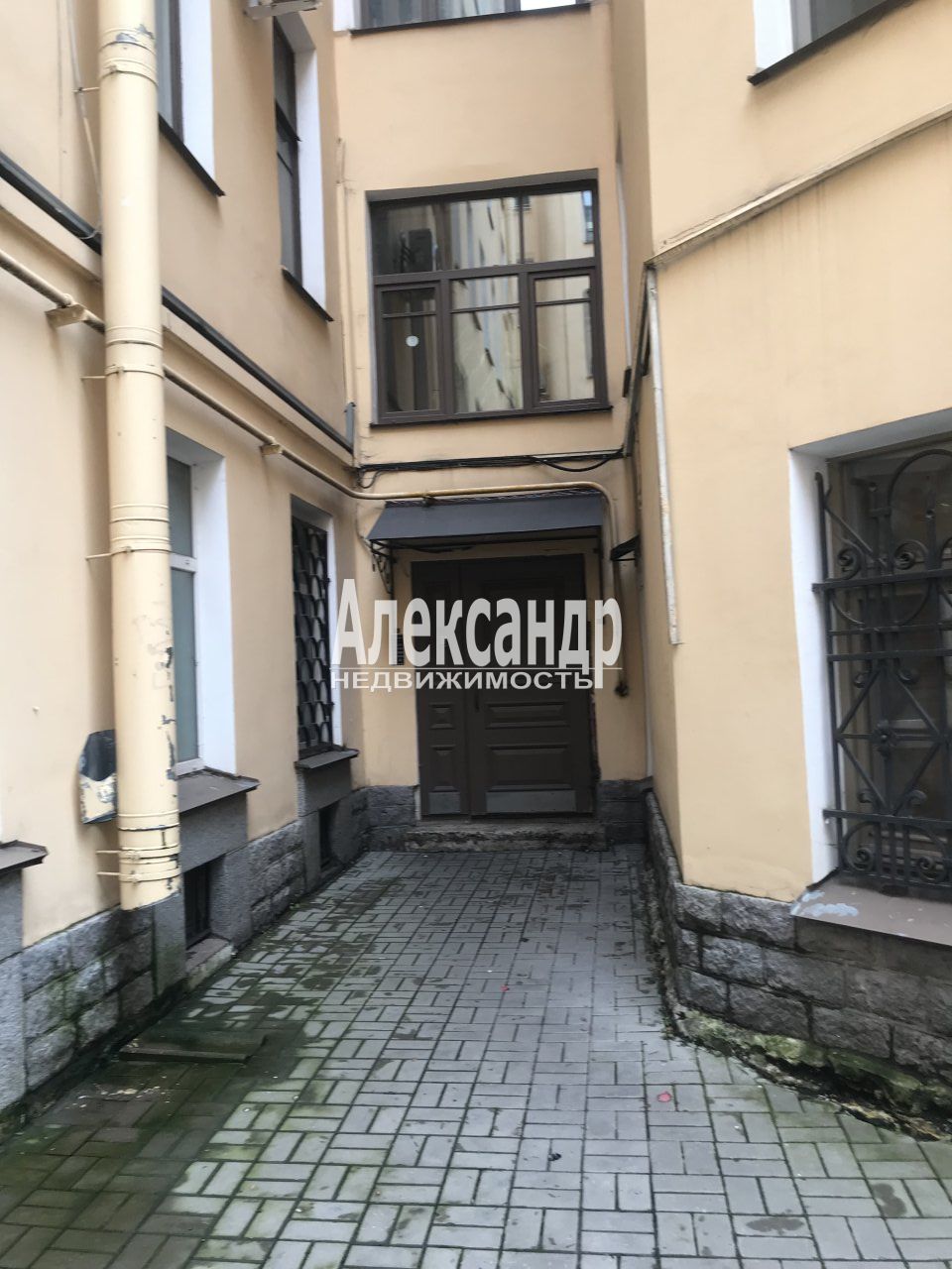 Комната в 4-комнатной квартире площадью 100 м2