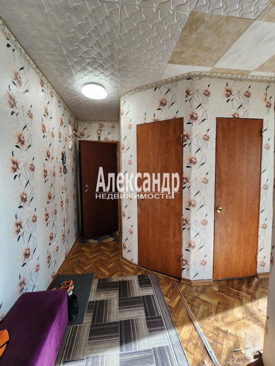 3-комнатная квартира (56м2) на продажу по адресу Ленинградская область, Кириши, улица Мира, 10— фото 12 из 15