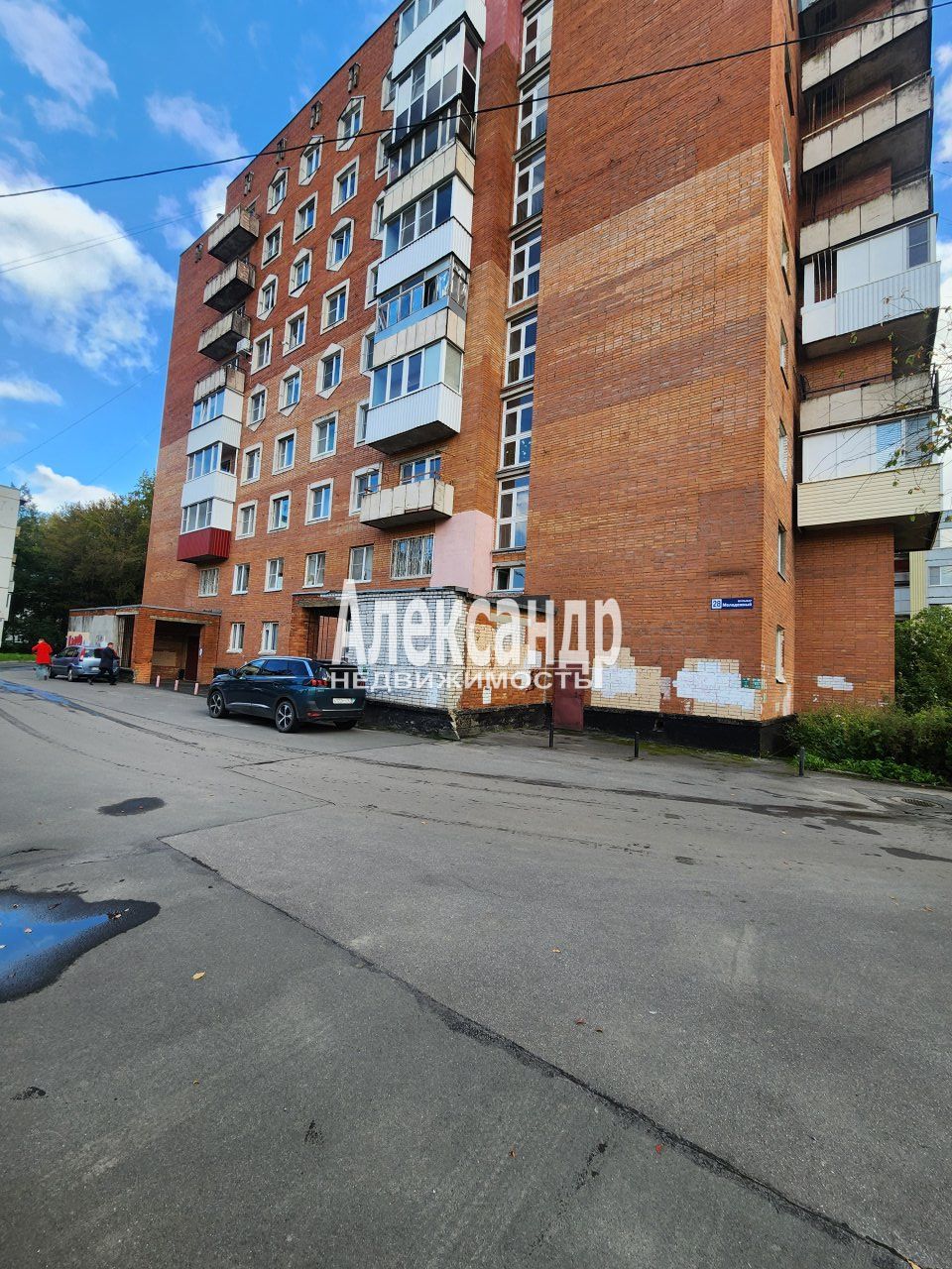 3-комнатная квартира (61м2) на продажу по адресу Ленинградская область, Кириши, Молодёжный бульвар, 28— фото 1 из 12