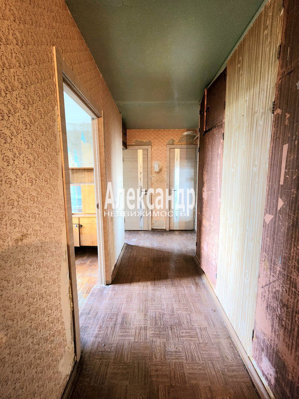 3-комнатная квартира (61м2) на продажу по адресу Ленинградская область, Кириши, Молодёжный бульвар, 28— фото 10 из 12