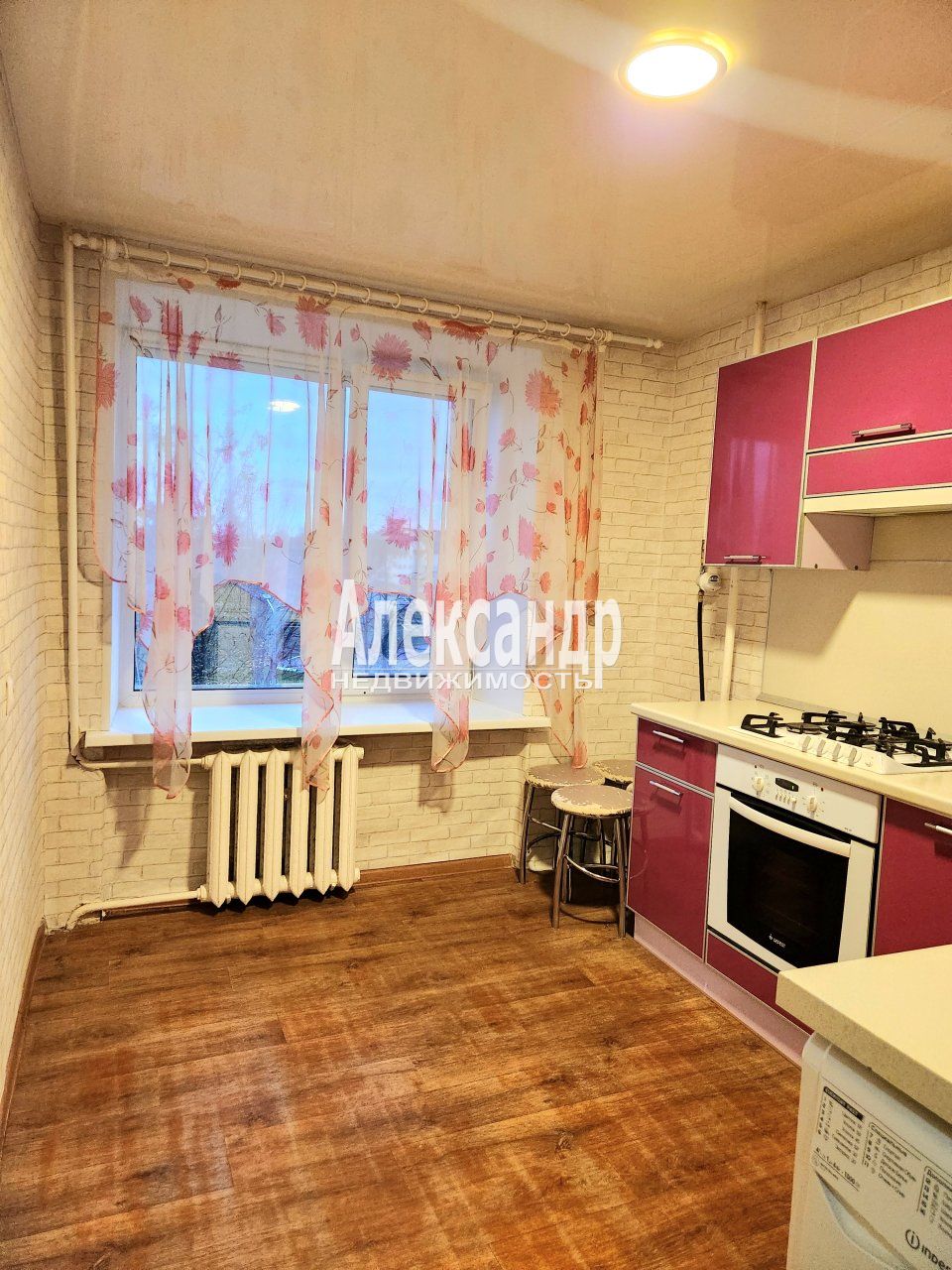 2-комнатная квартира (47м2) на продажу по адресу Ленинградская область, Кириши, улица Строителей, 10— фото 2 из 12