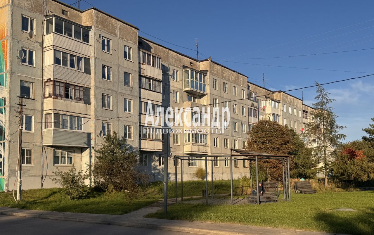 2-комнатная квартира (52м2) на продажу по адресу Ленинградская область, Ломоносовский район, Лебяженское городское поселение, городской посёлок Лебяжье, Приморская улица, 73— фото 2 из 6