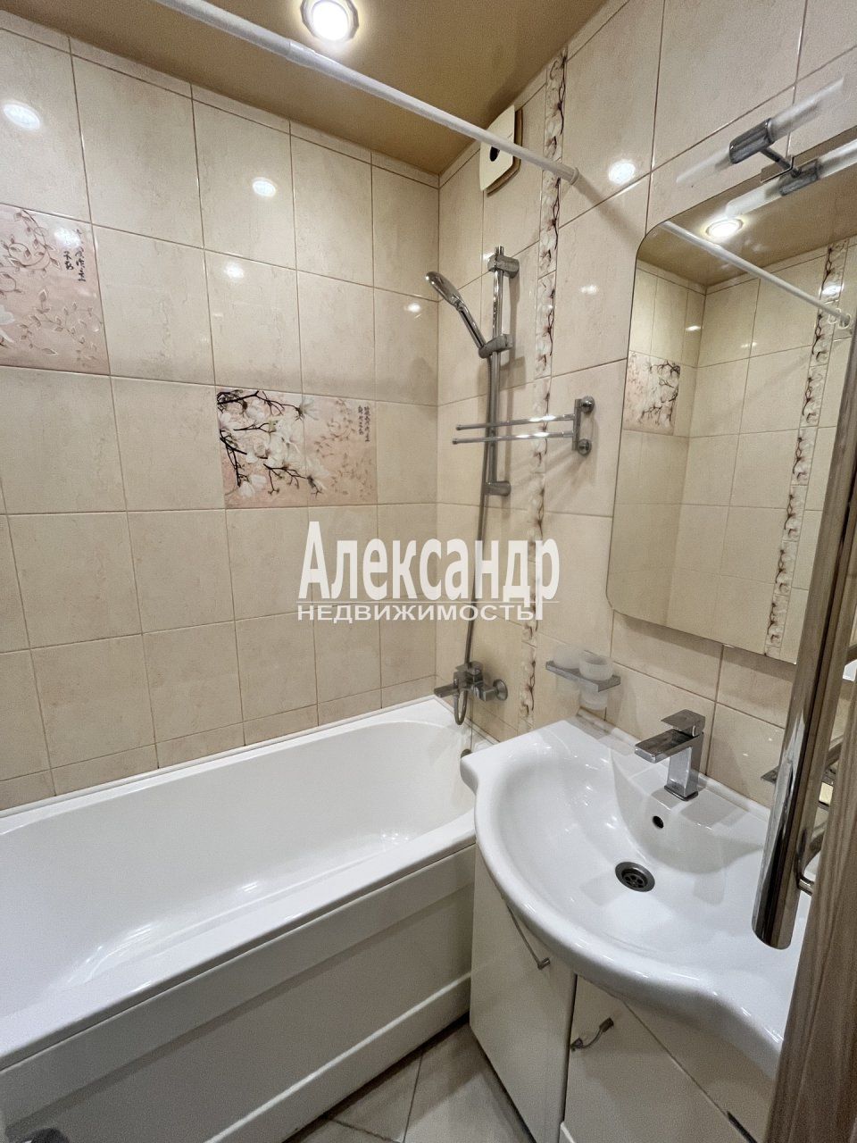 1-комнатная квартира (38м2) в аренду по адресу Санкт-Петербург, улица Маршала Захарова, 30к1— фото 8 из 11