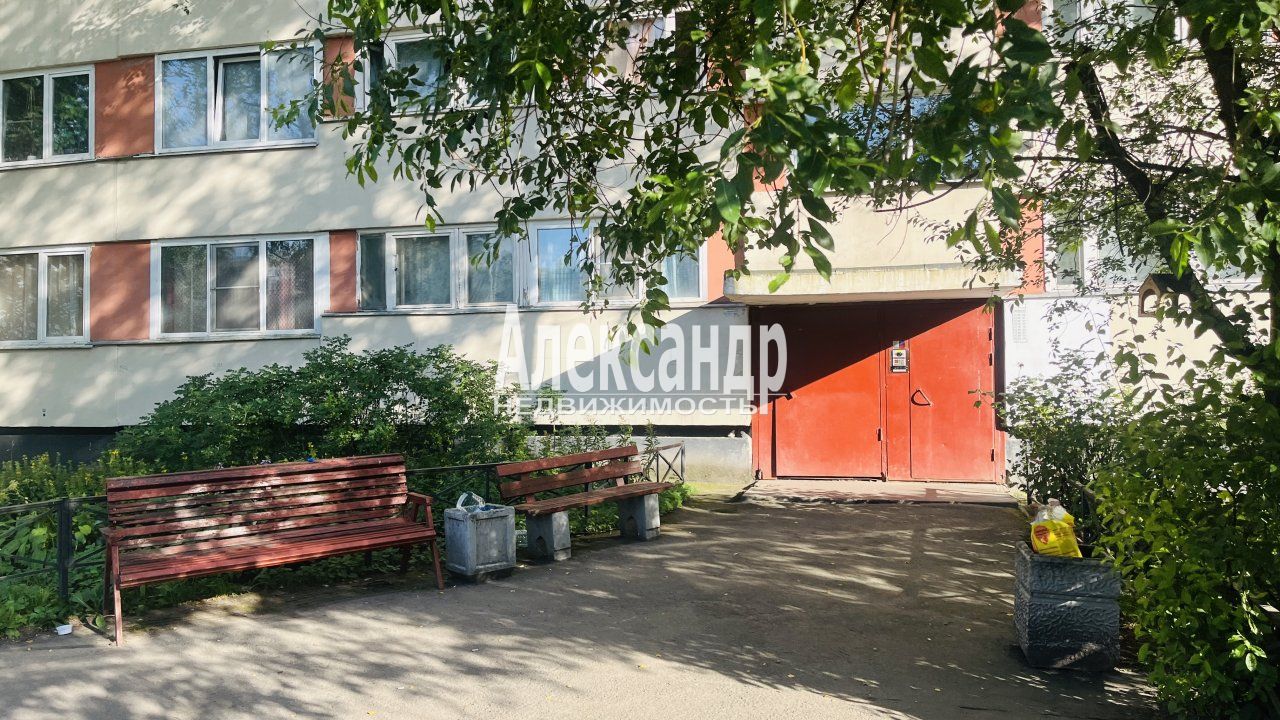 Комната в 3-комнатной квартире (61м2) на продажу по адресу Санкт-Петербург, проспект Маршала Жукова, 28к3— фото 1 из 8