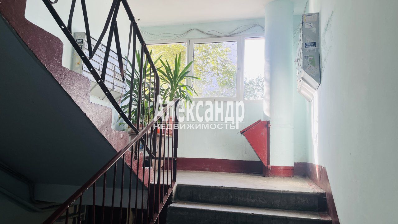Комната в 3-комнатной квартире (61м2) на продажу по адресу Санкт-Петербург, проспект Маршала Жукова, 28к3— фото 3 из 8