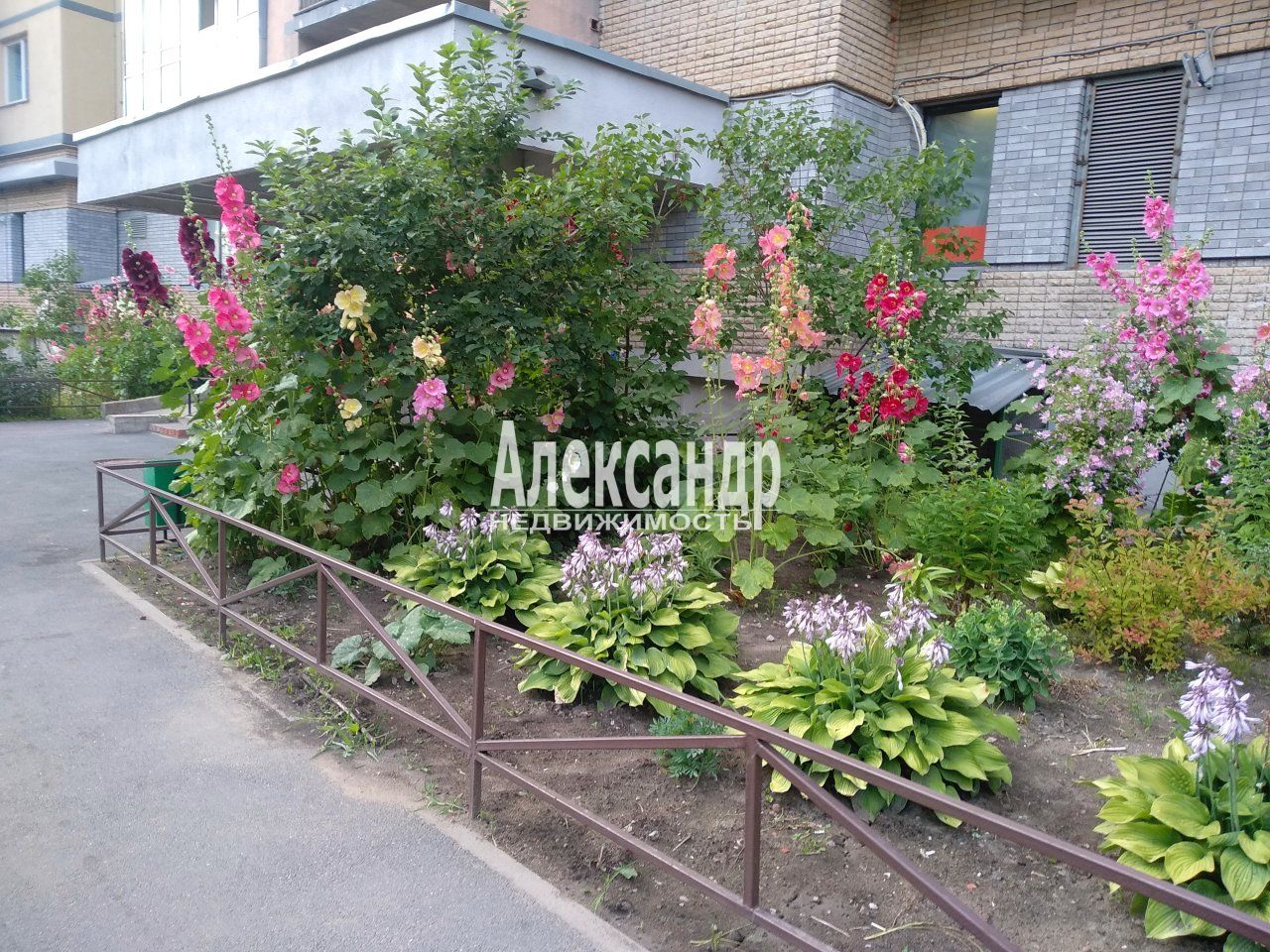 2-комнатная квартира (65м2) в аренду по адресу Санкт-Петербург, улица Матроса Железняка, 57— фото 15 из 16