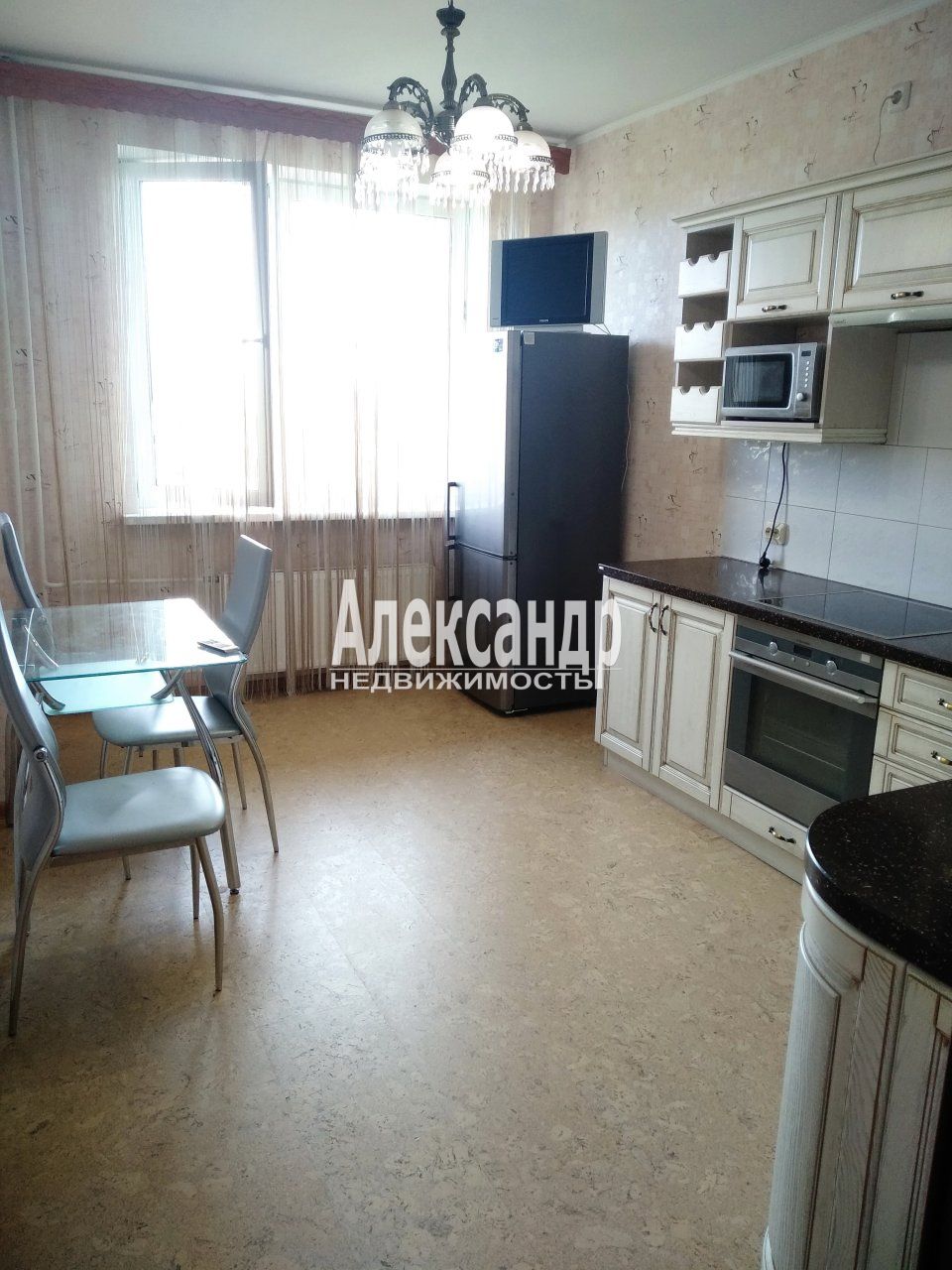 2-комнатная квартира (65м2) в аренду по адресу Санкт-Петербург, улица Матроса Железняка, 57— фото 2 из 16