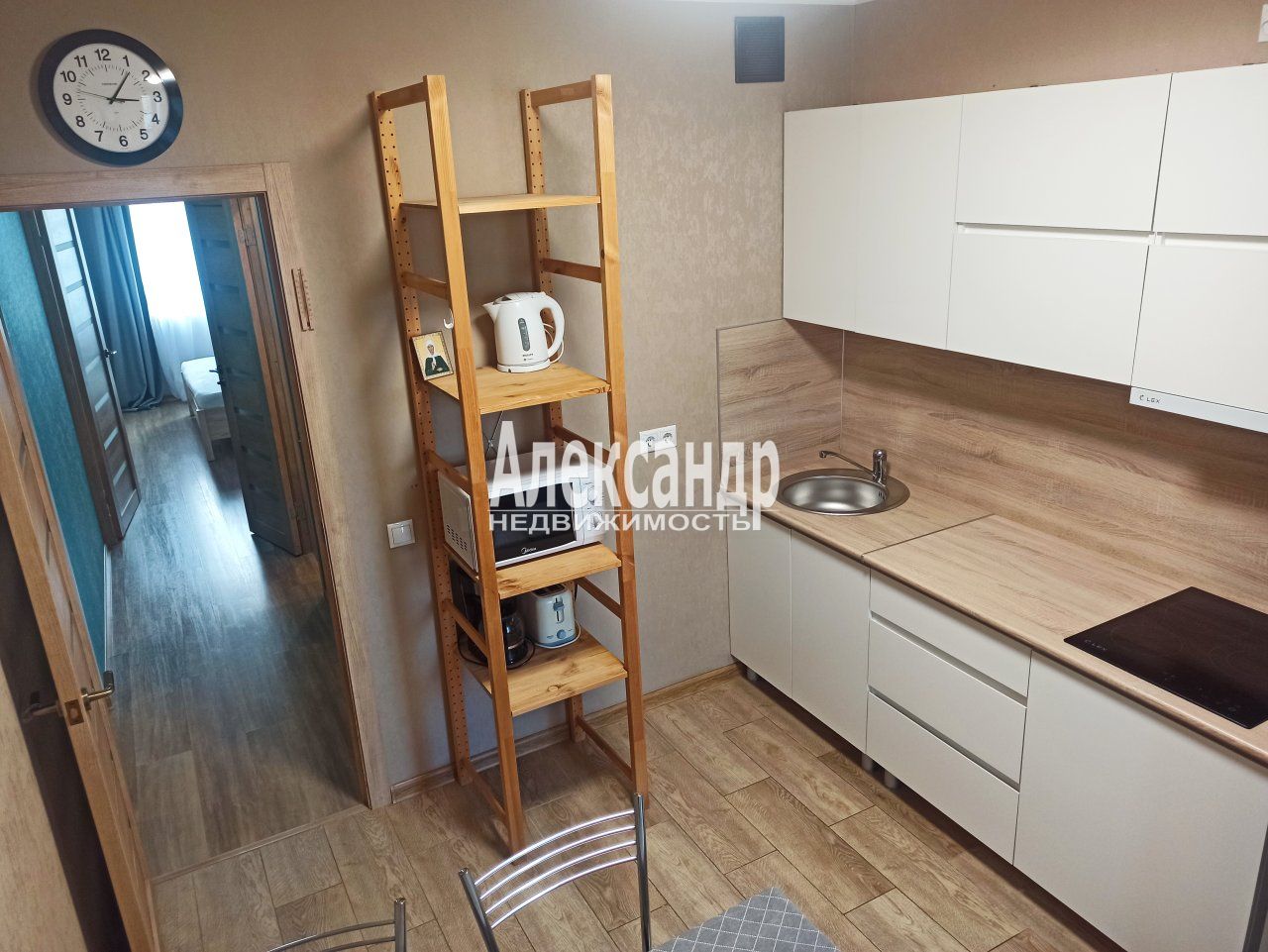 2-комнатная квартира (57м2) в аренду по адресу Санкт-Петербург, Комендантский проспект, 57к2— фото 4 из 19