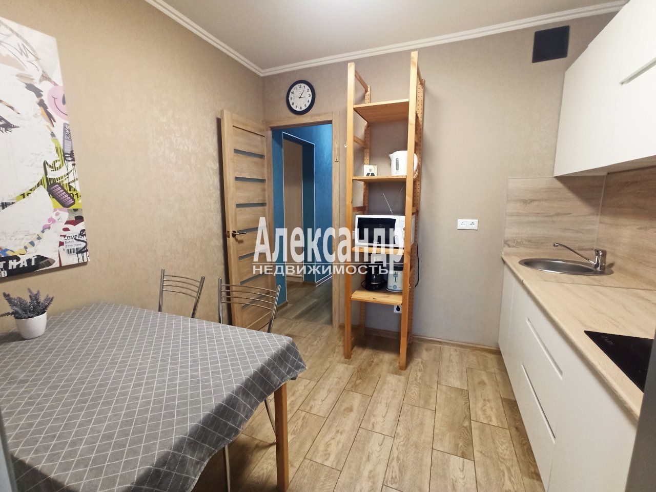 2-комнатная квартира (57м2) в аренду по адресу Санкт-Петербург, Комендантский проспект, 57к2— фото 3 из 19