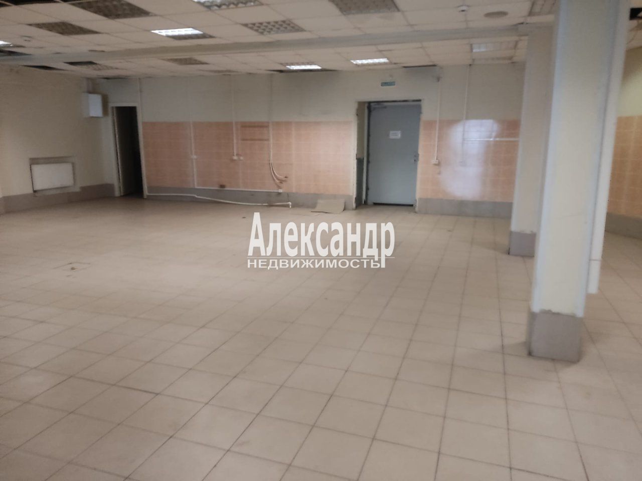 Торговое помещение площадью 677 м2