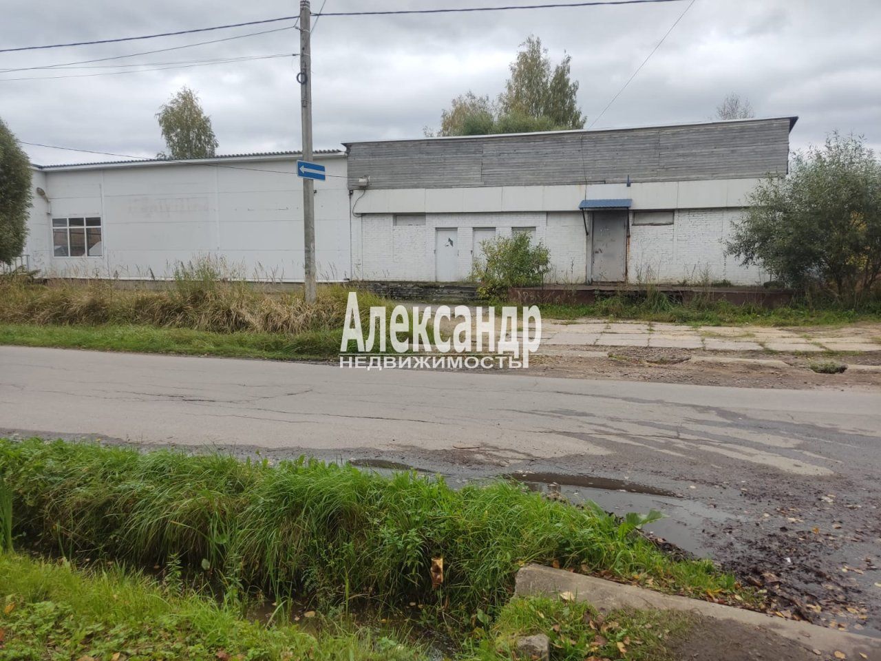 Торговое помещение площадью 677 м2