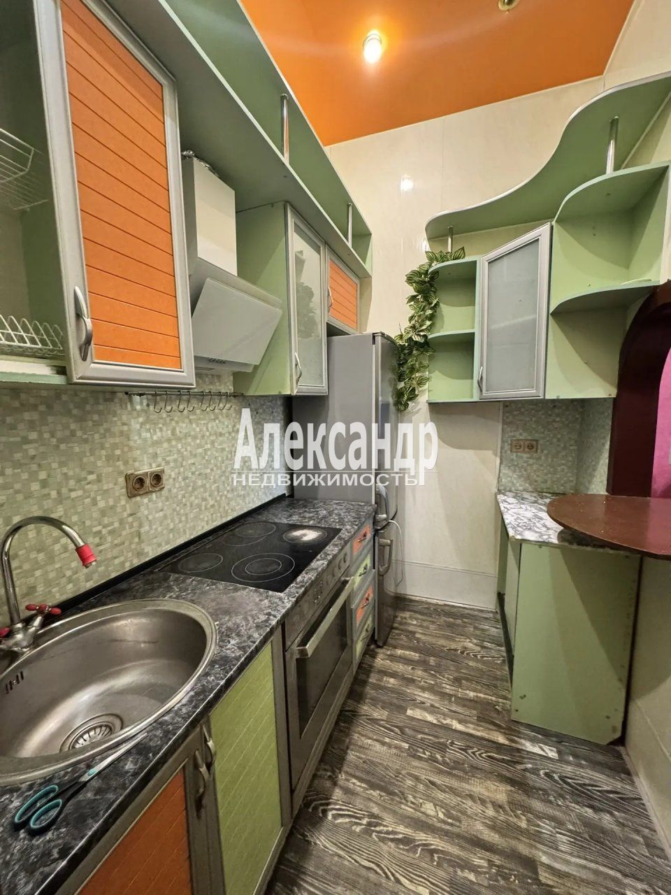 2-комнатная квартира (35м2) на продажу по адресу Санкт-Петербург, Сестрорецк, улица Борисова, 9к2, подъезд 1— фото 1 из 13