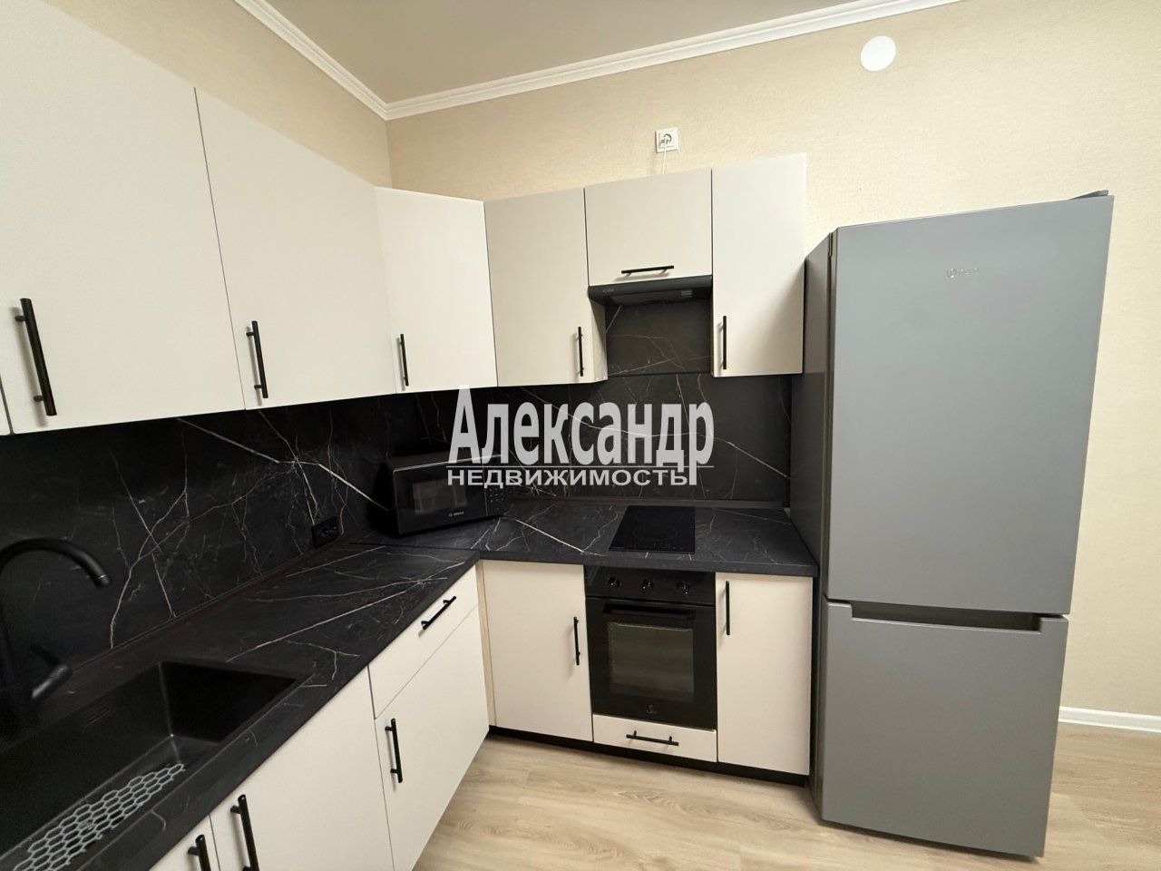 1-комнатная квартира (33м2) в аренду по адресу Санкт-Петербург, Пушкинский район, посёлок Шушары, улица Нины Петровой, 7к1— фото 9 из 18