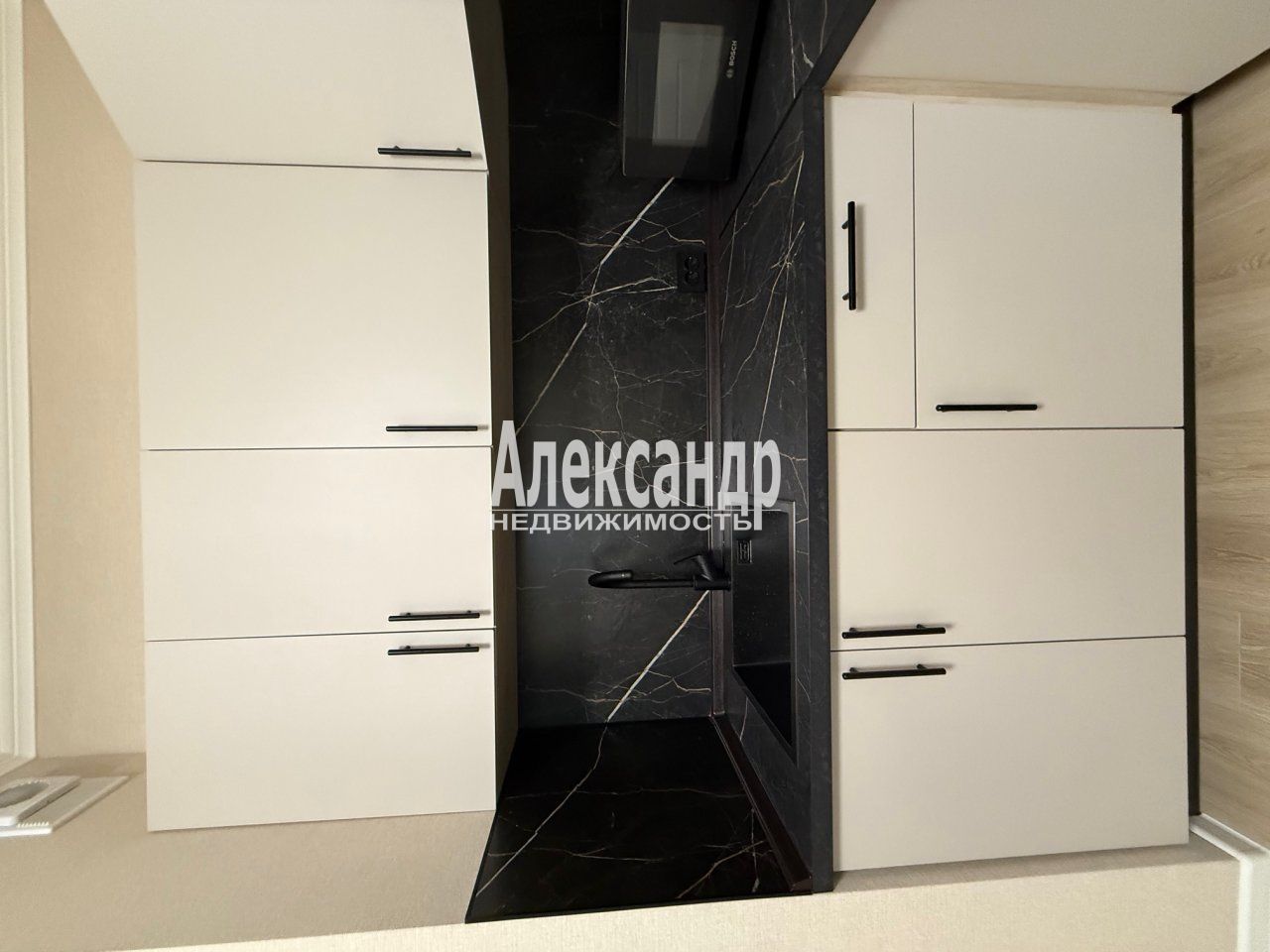 1-комнатная квартира (33м2) в аренду по адресу Санкт-Петербург, Пушкинский район, посёлок Шушары, улица Нины Петровой, 7к1— фото 11 из 18