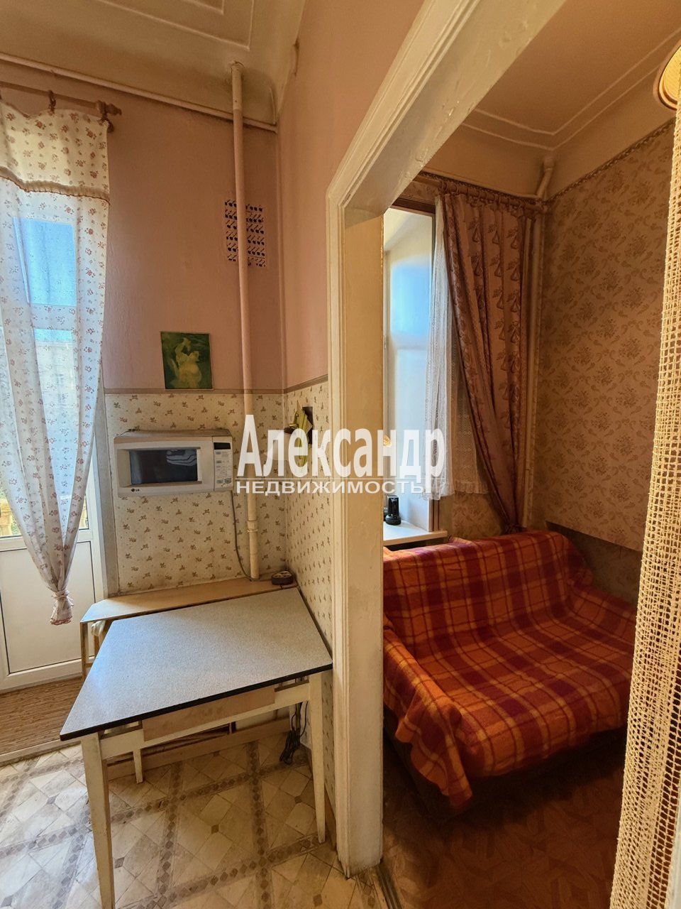 2-комнатная квартира (64м2) на продажу по адресу Санкт-Петербург, улица Зайцева, 6к1— фото 4 из 44