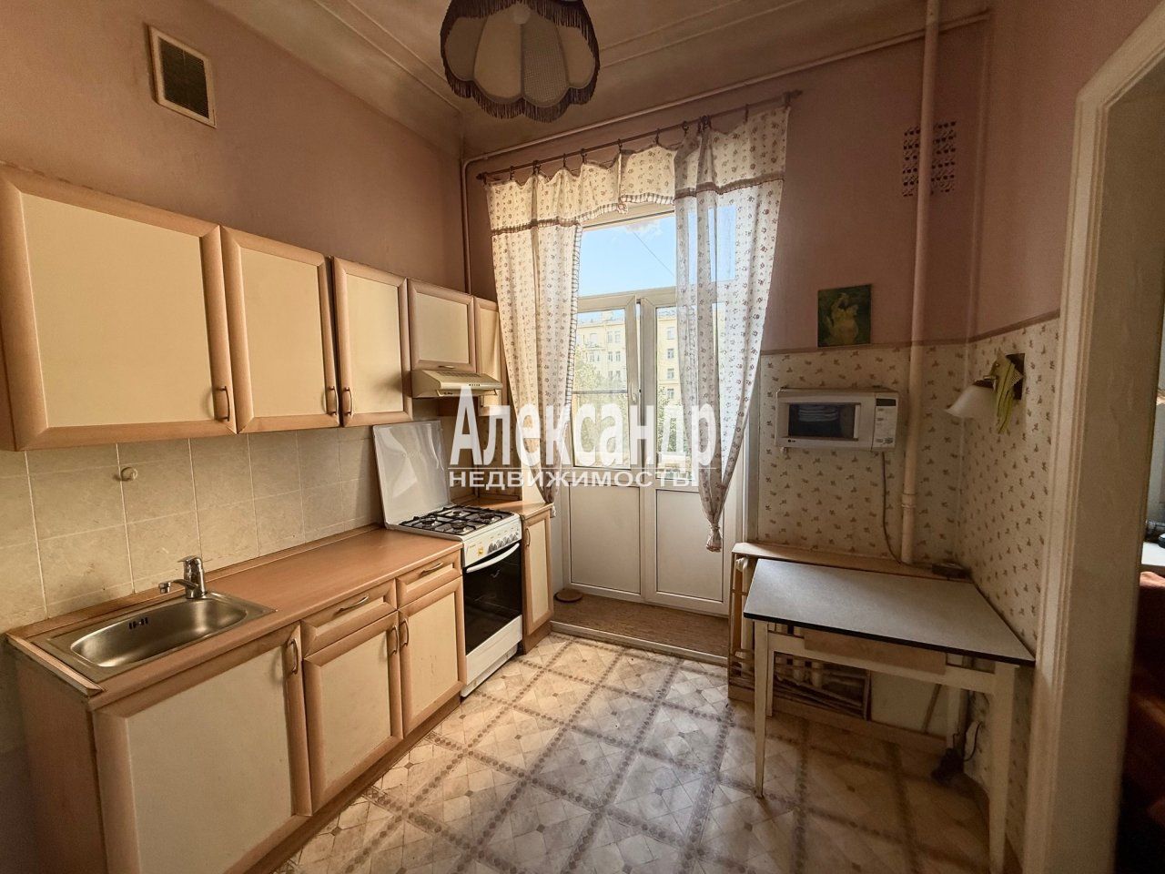 2-комнатная квартира (64м2) на продажу по адресу Санкт-Петербург, улица Зайцева, 6к1— фото 9 из 44