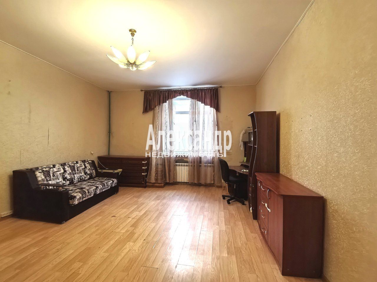 Комната в 3-комнатной квартире (93м2) на продажу по адресу Санкт-Петербург, улица Шевченко, 6/8— фото 1 из 11