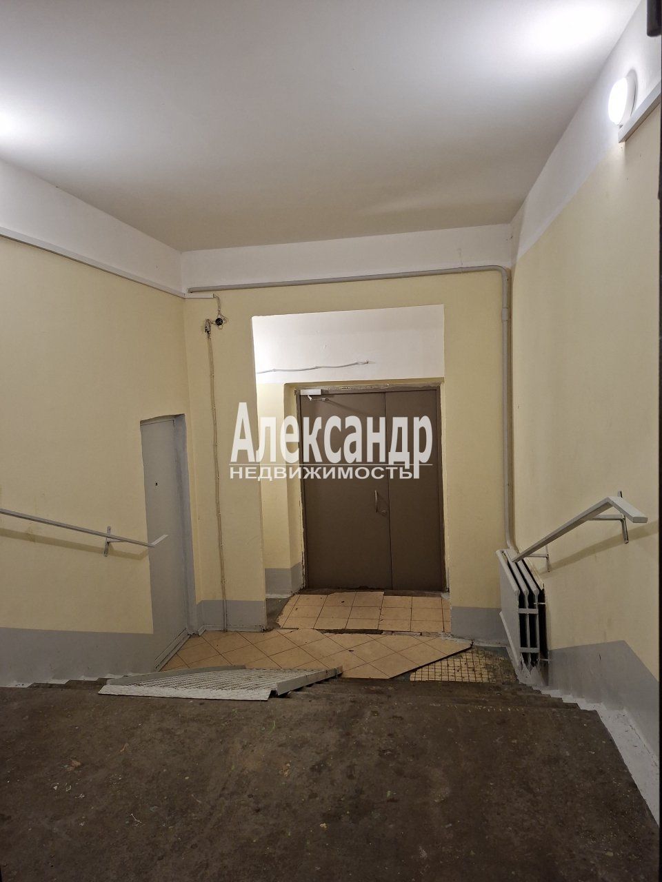 Комната в 3-комнатной квартире (65м2) на продажу по адресу Санкт-Петербург, улица Стасовой, 2— фото 23 из 30
