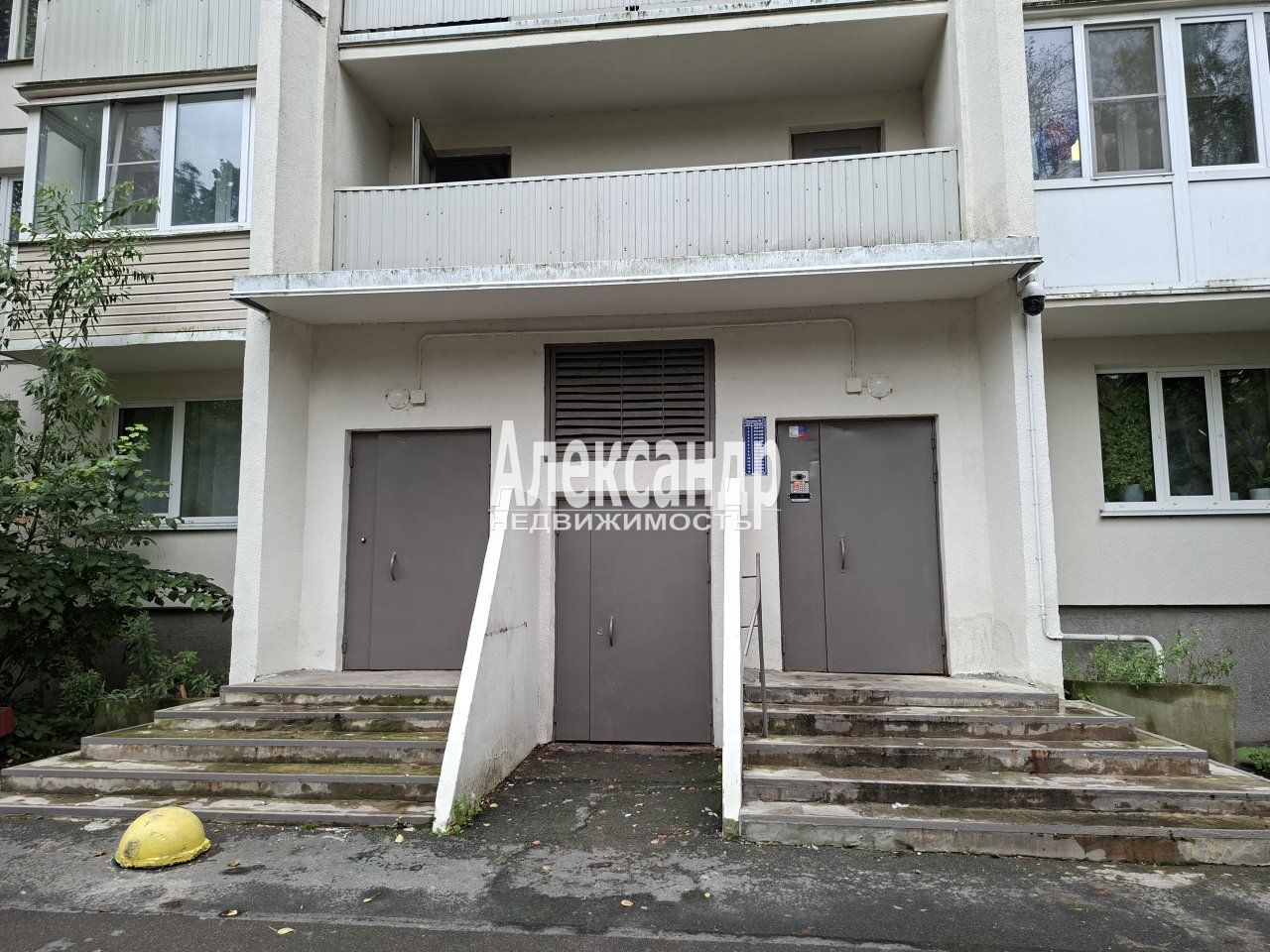 Комната в 3-комнатной квартире (65м2) на продажу по адресу Санкт-Петербург, улица Стасовой, 2— фото 25 из 30